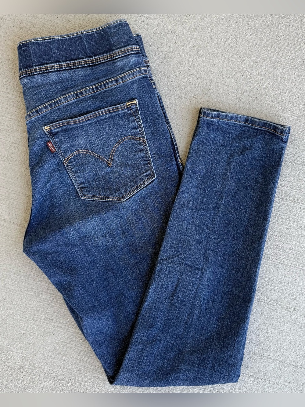 Levi’s Jeans Women’s Size 8 Elastic Waist Pull-On Stretch Mid Rise Blue Denim